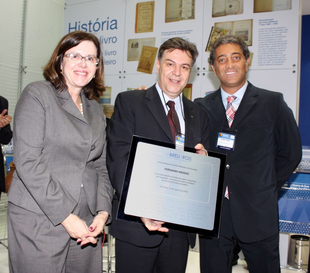 Entrega_da_placa_de_homenagem